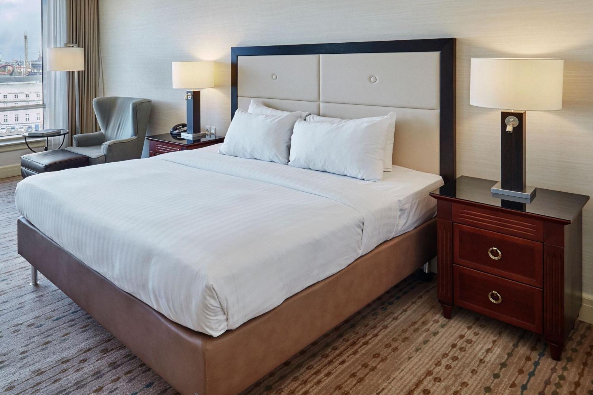 Copenhagen Marriott Hotel Exterior foto A guest room at the Hilton Garden Inn