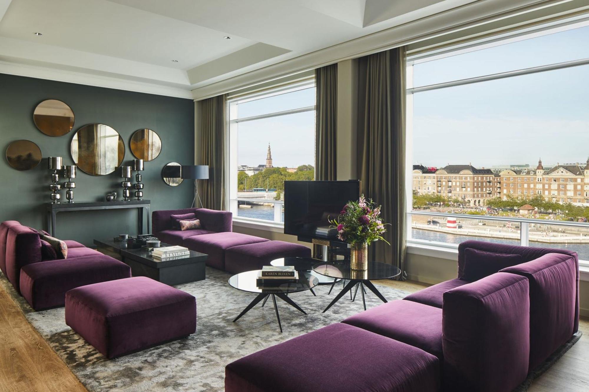 Copenhagen Marriott Hotel Exterior foto The interior of a suite at the hotel